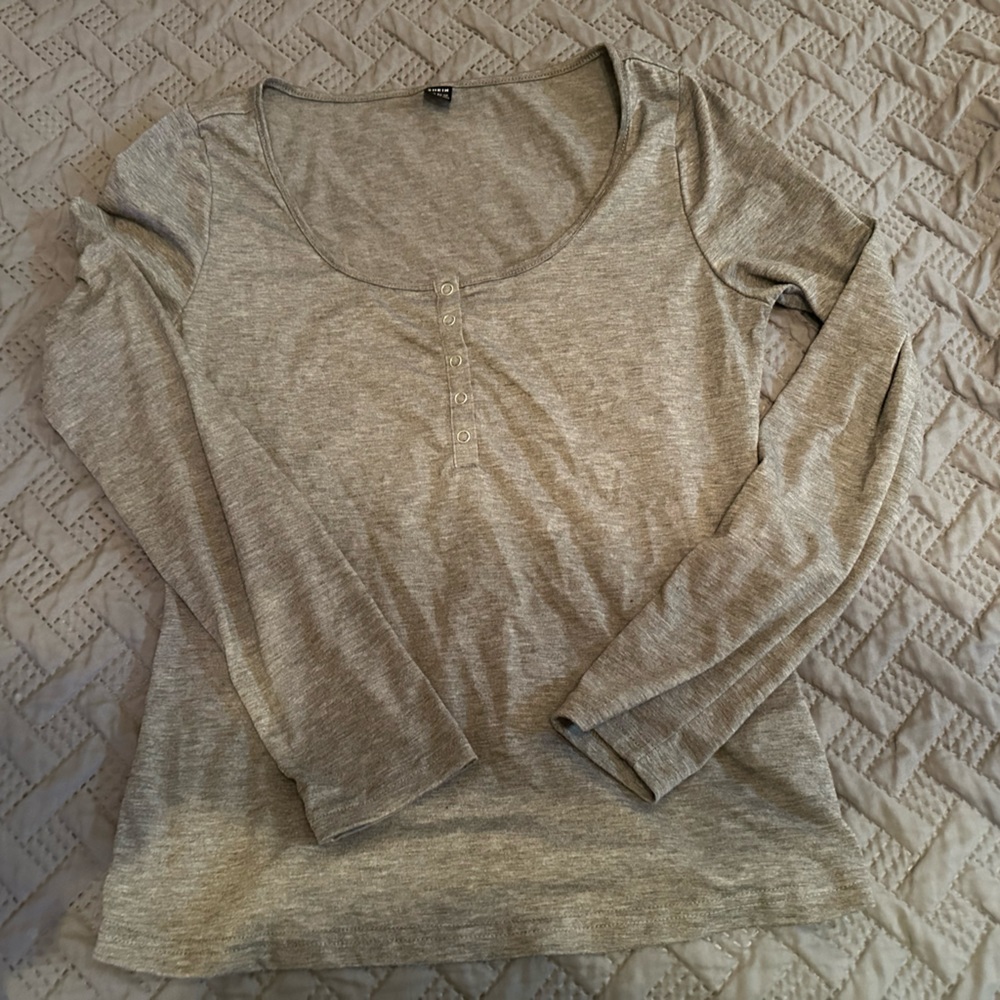 Form fitting Henley tee - Picture 3 of 3